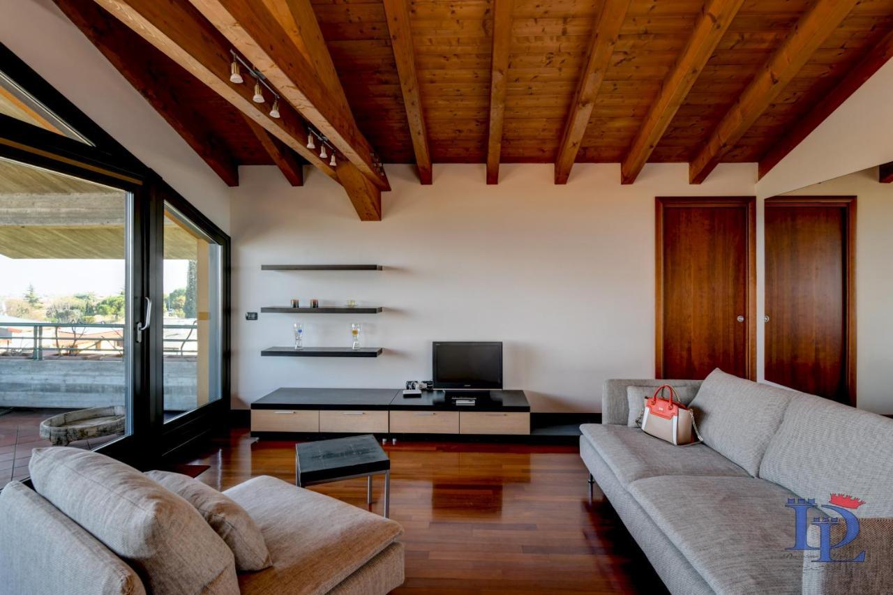 Desenzanoloft Official Partner Marriott Homes & Villas - Paradise Lake View In A 5 Pools Exclusive Residence Desenzano del Garda Eksteriør billede